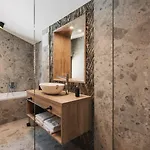 アパート Triple A